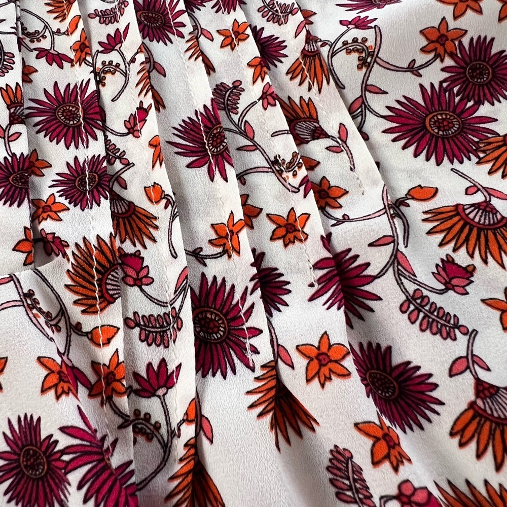 Rose & Olive White Sleeveless Floral Pintuck tank top Burgundy flowers flowy